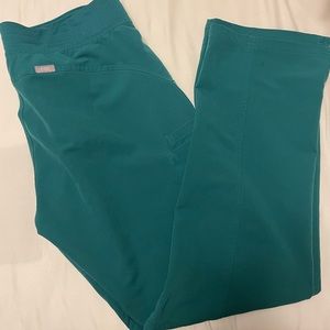 FIGS cargo pants. hunter green